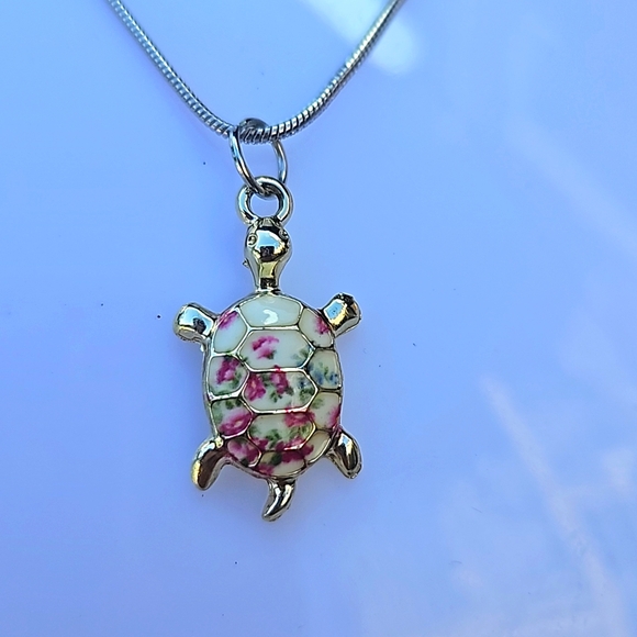 Turtles In Flowers, Pendant, and Matching Earrings. - Picture 4 of 6